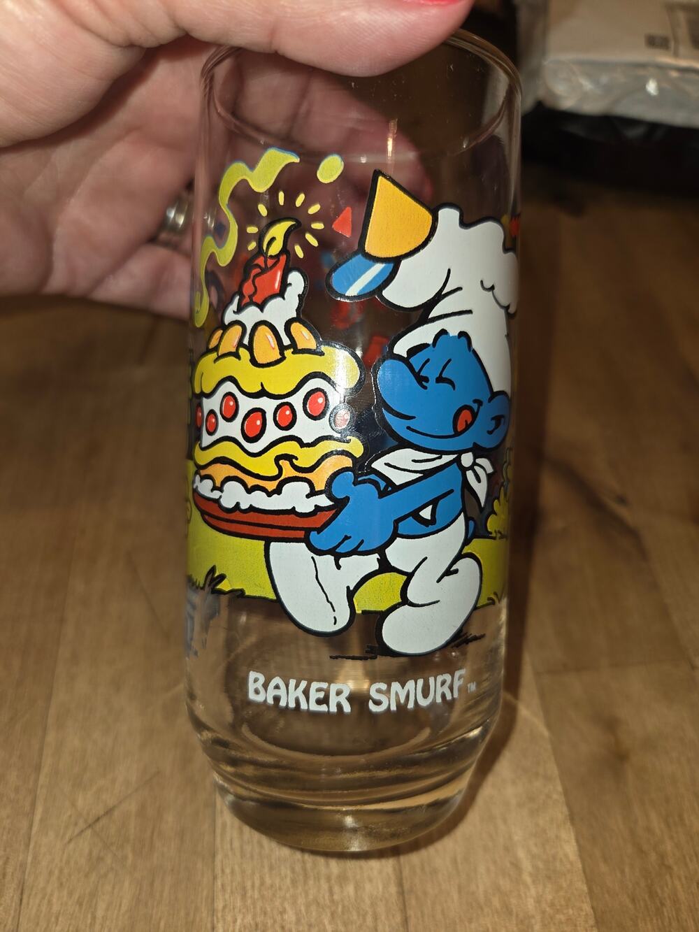Vintage 1983 Smurfs Baker Smurf Glass Tumbler  Wallace Berrie Collectible